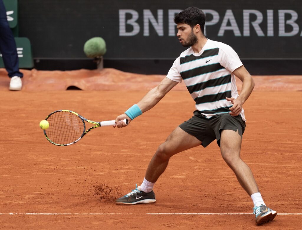 Carlos Alcaraz prepares for his match against Damir Dzumhur under the lights at Court Philippe-Chatrier.
