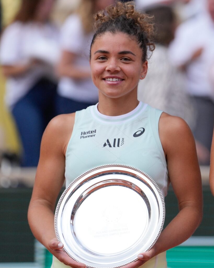 Jasmine Paolini celebrates winning the first point in her third-round match at the French Open 2025.