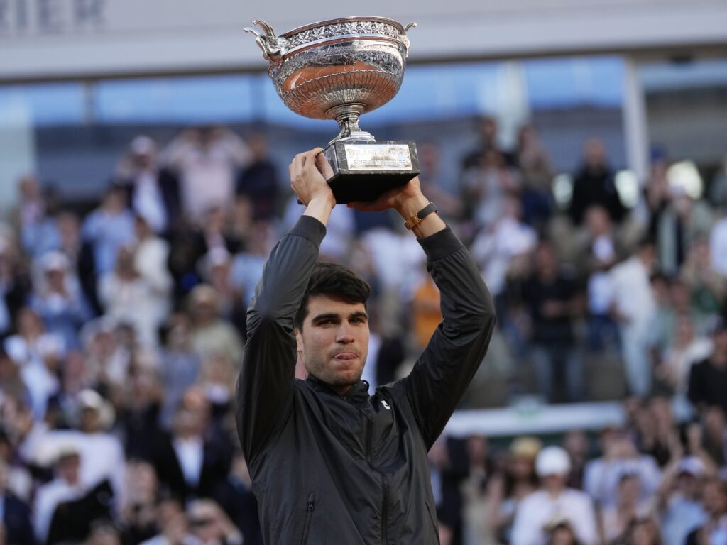 Carlos Alcaraz celebrates his tough four-set victory at the French Open against Damir Dzumhur on Court Philippe Chatrier.