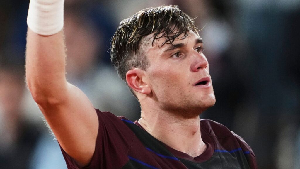 Jack Draper celebrating a point during his second set win against Joao Fonseca at the French Open.