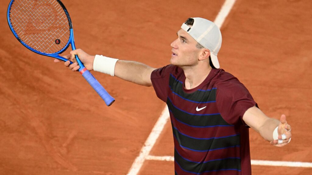 Jack Draper celebrates his victory at Roland Garros, advancing to the fourth round after defeating Joao Fonseca.