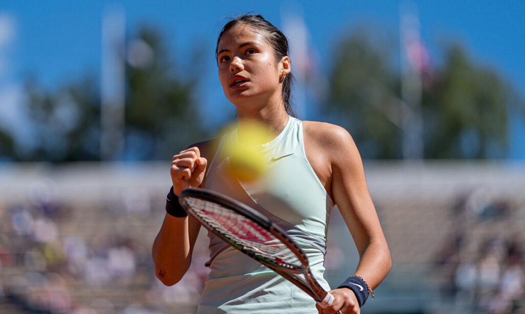 Caroline Wozniacki offers Emma Raducanu advice on handling pressure after her French Open exit.