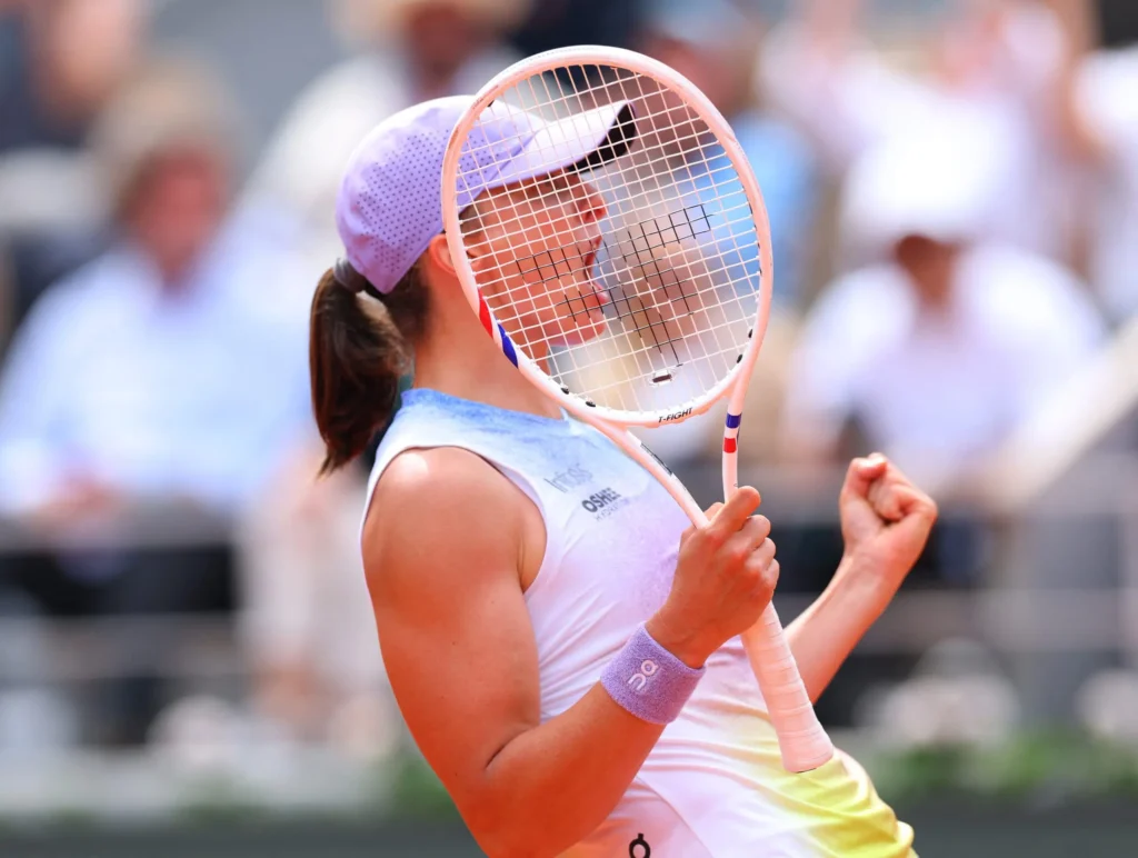 Iga Swiatek celebrating her incredible comeback victory over Rybakina at Roland-Garros.