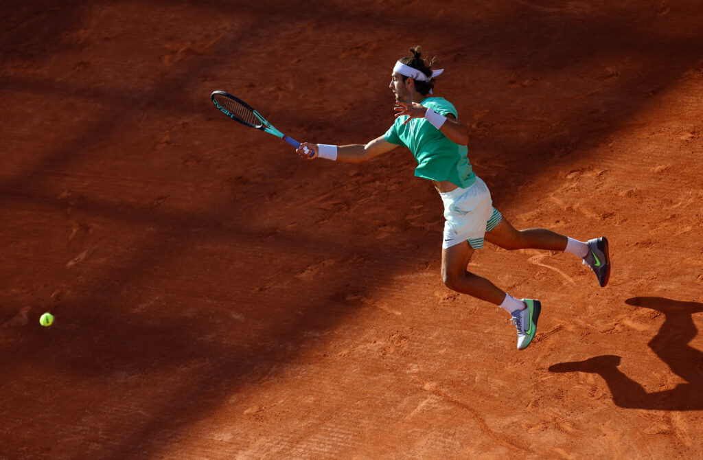 Lorenzo Musetti celebrates his victory, advancing to the Roland-Garros quarterfinals after defeating Holger Rune.