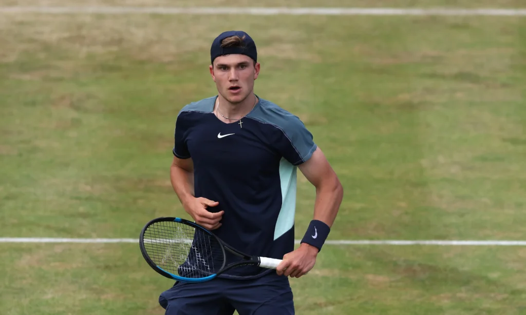 Jack Draper celebrates his rise to fifth in the ATP rankings ahead of his match against Alexander Bublik at Roland-Garros.
