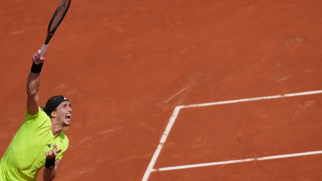 Alexander Zverev and Novak Djokovic prepare for their quarter-final match at the French Open on Court Philippe-Chatrier.