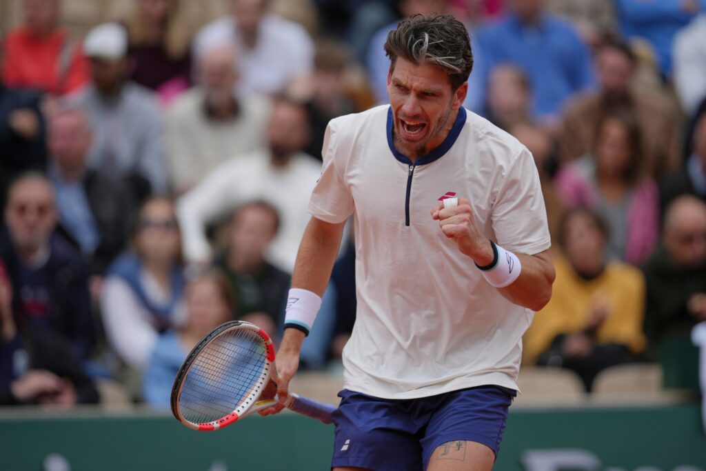 Exciting matches at Roland-Garros Day 12: women's semi-finals and mixed doubles trophy presentation.